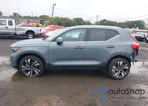 2023 Volvo Xc40 B5 Ultimate Bright Theme z USA, uszkodzony, nr VIN YV4L12UA0P2053589